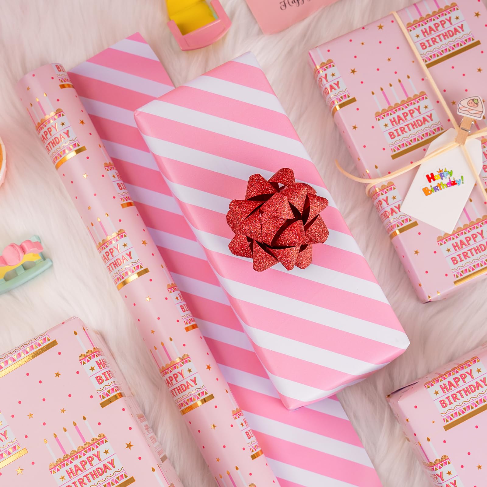 MAYPLUSS ambiente de fiesta con regalos envueltos, crea impacto visual en celebraciones
