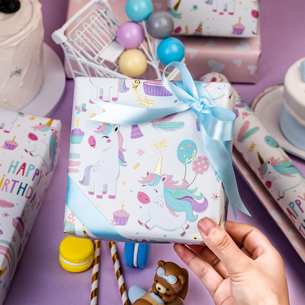 MAYPLUSS escena de fiesta infantil con regalos listos y llamativos