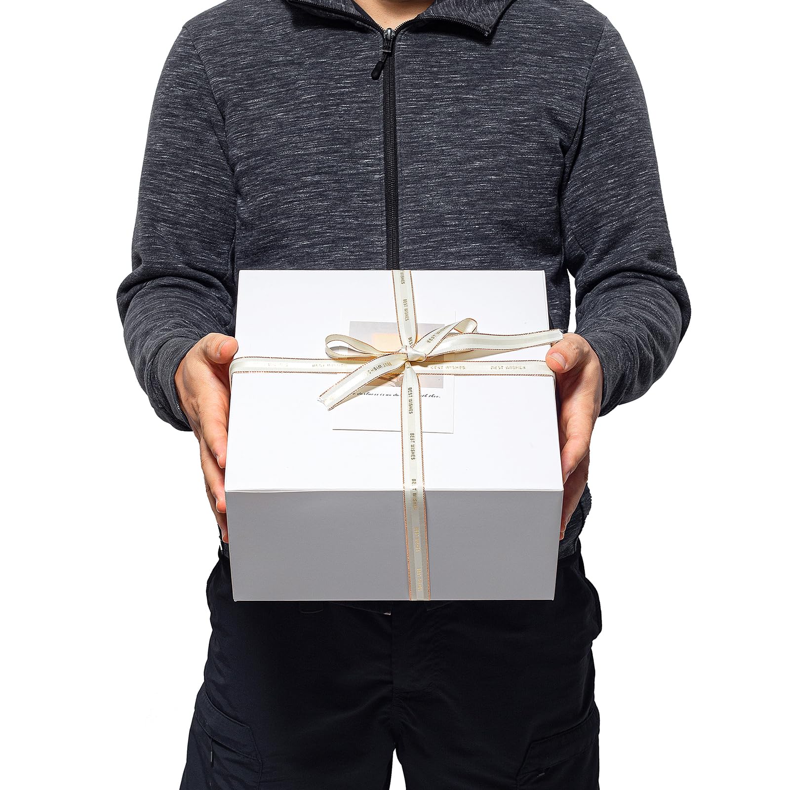 Mcfleet caja abierta con regalos mostrando organización segura