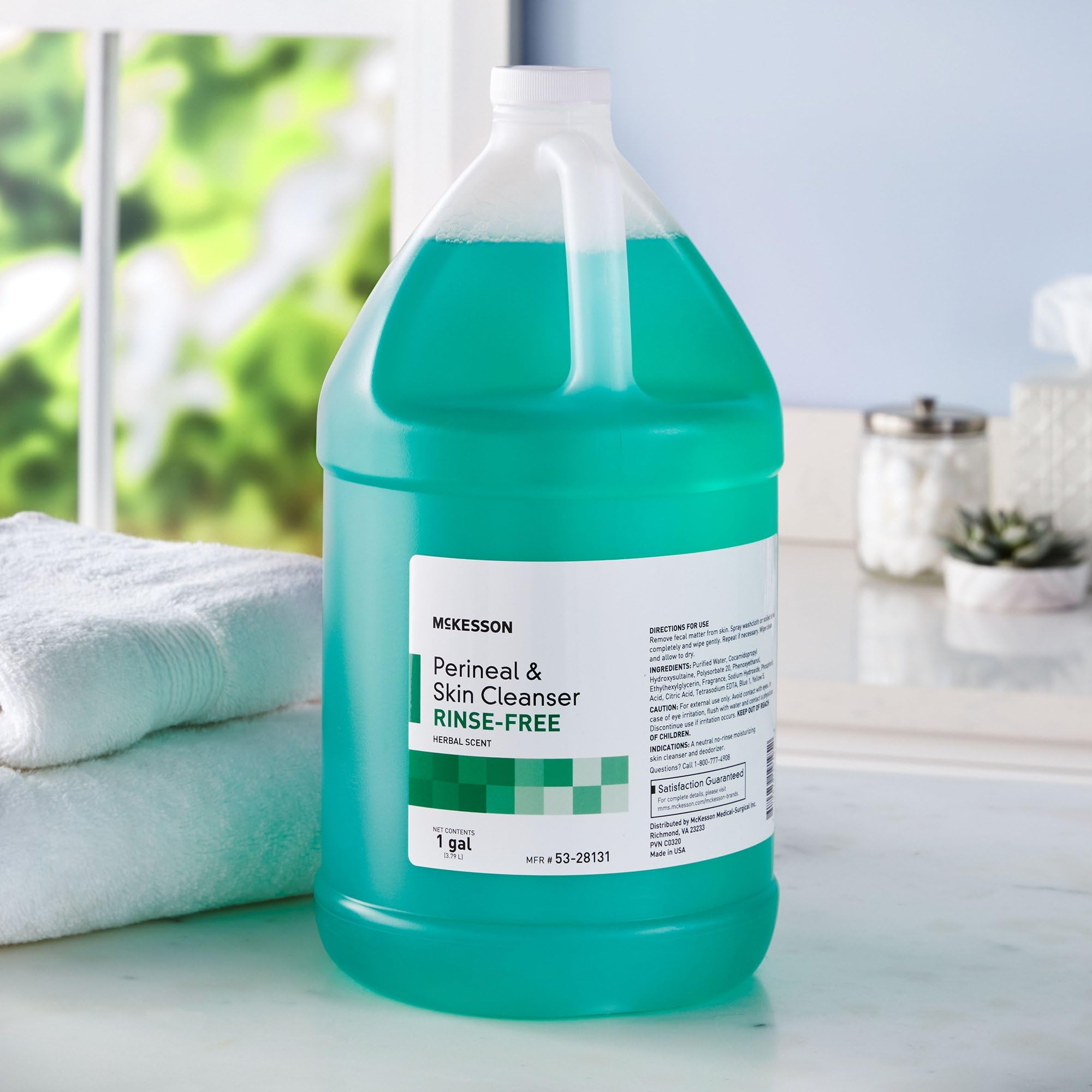 Envase McKesson siendo dosificado, aplicación controlada y ahorro de producto