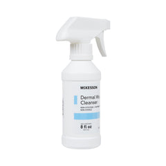McKesson comparación de tamaño 8 oz al lado de una mano para escala