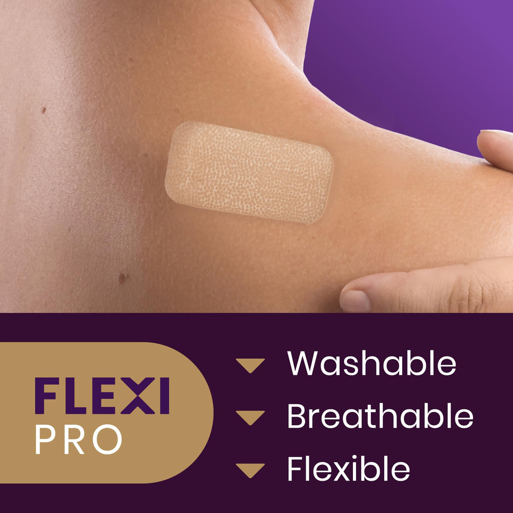 Mederma aplicando la lámina en brazo para tratamiento discreto