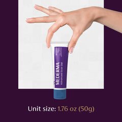 Mederma gel textura en primer plano, fácil absorción demostrada