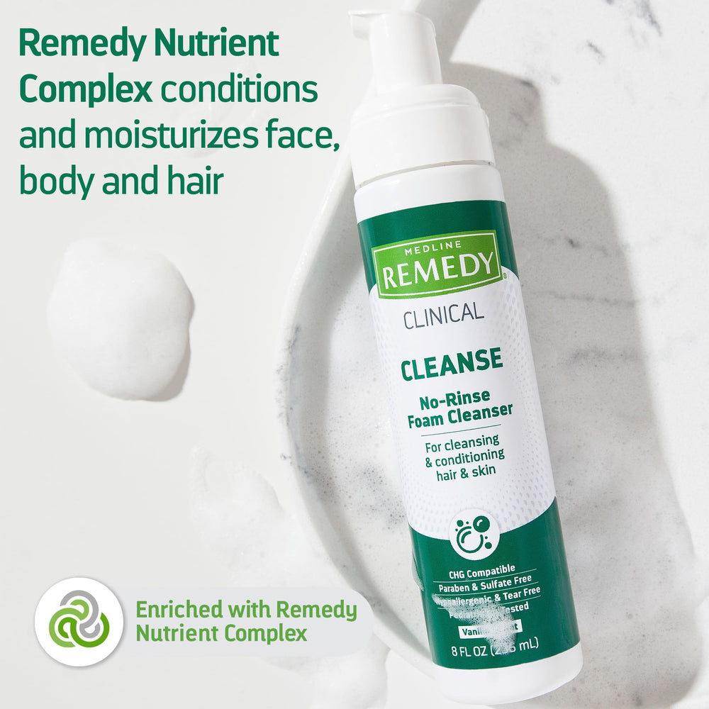 Medline Remedy espuma en mano mostrando textura hidratante y no reseca