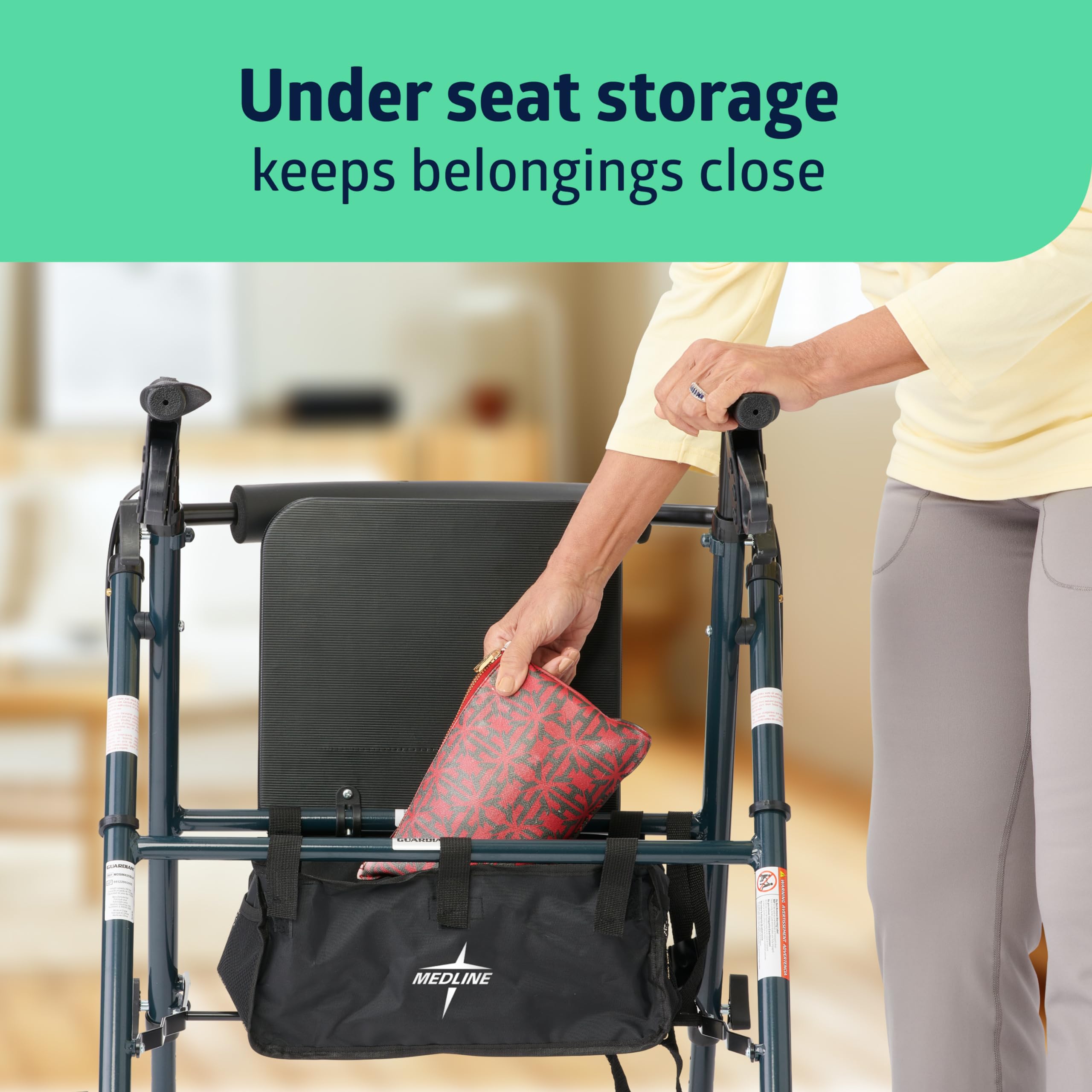 Medline rollator en uso por adulto mayor, movilidad suave y confianza