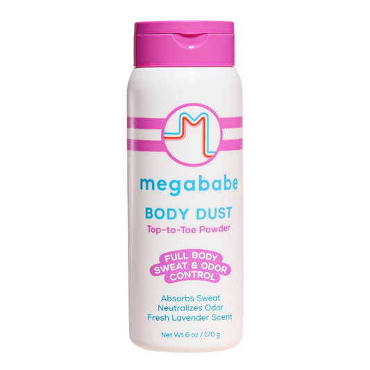 Envase Megababe Body Dust frontal mostrando etiqueta y ventaja absorbente