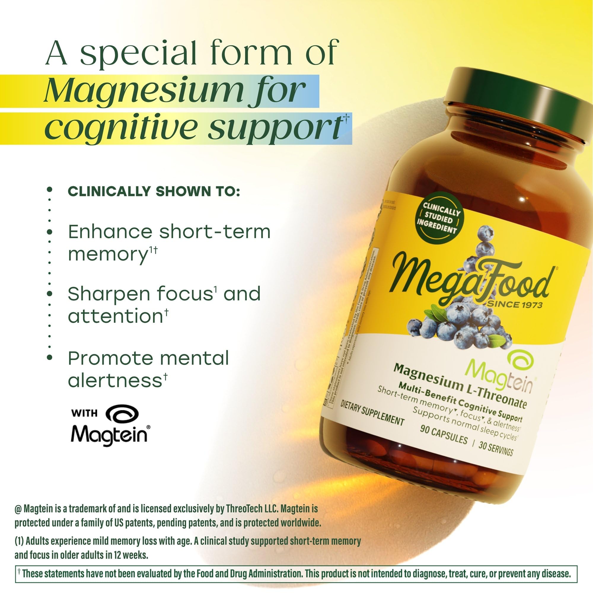 MegaFood cápsulas en mano para comparar tamaño y dosificación práctica