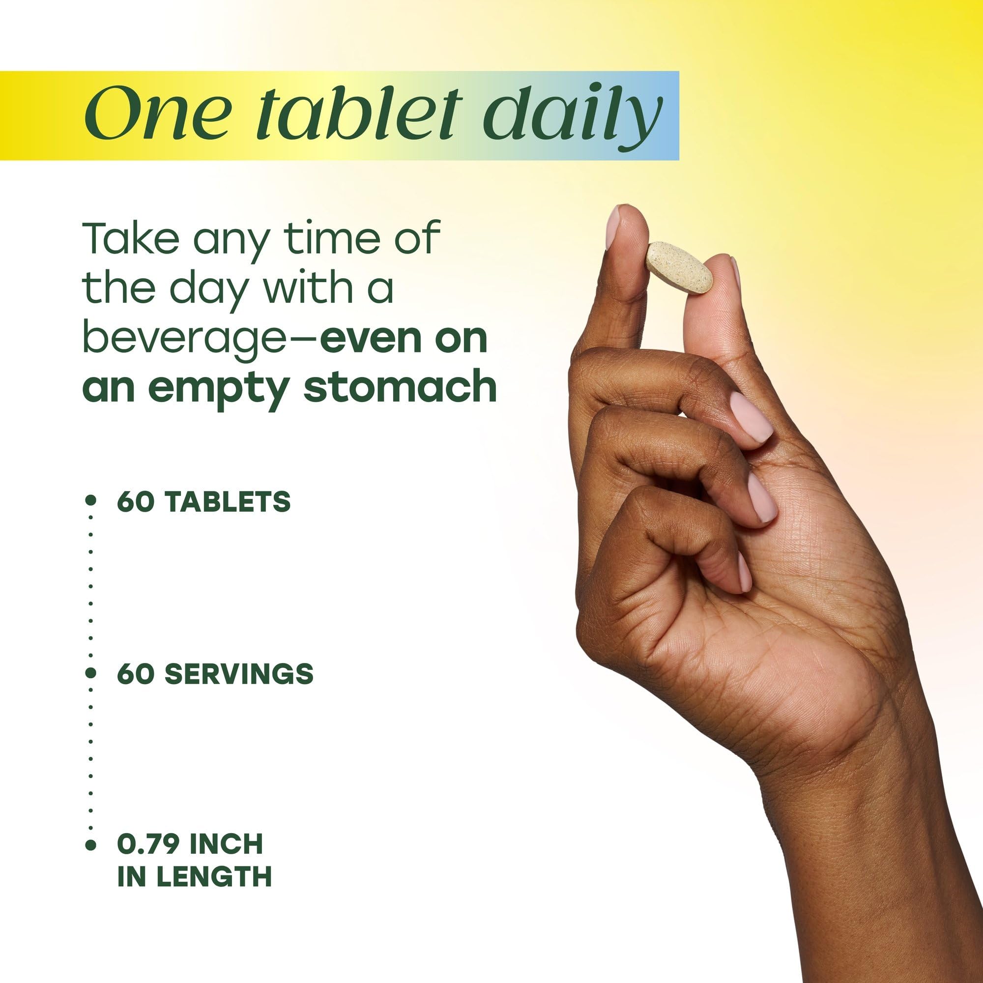 MegaFood tabletas en mano para comparar tamaño y dosis conveniente