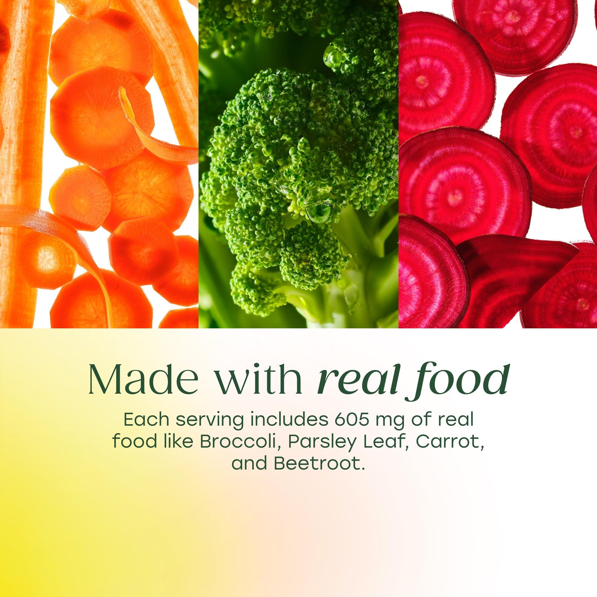MegaFood tableta en mano para ver tamaño real y facilidad de ingestión