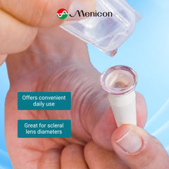 Menicon LacriPure vial en mano para comparar tamaño y portabilidad