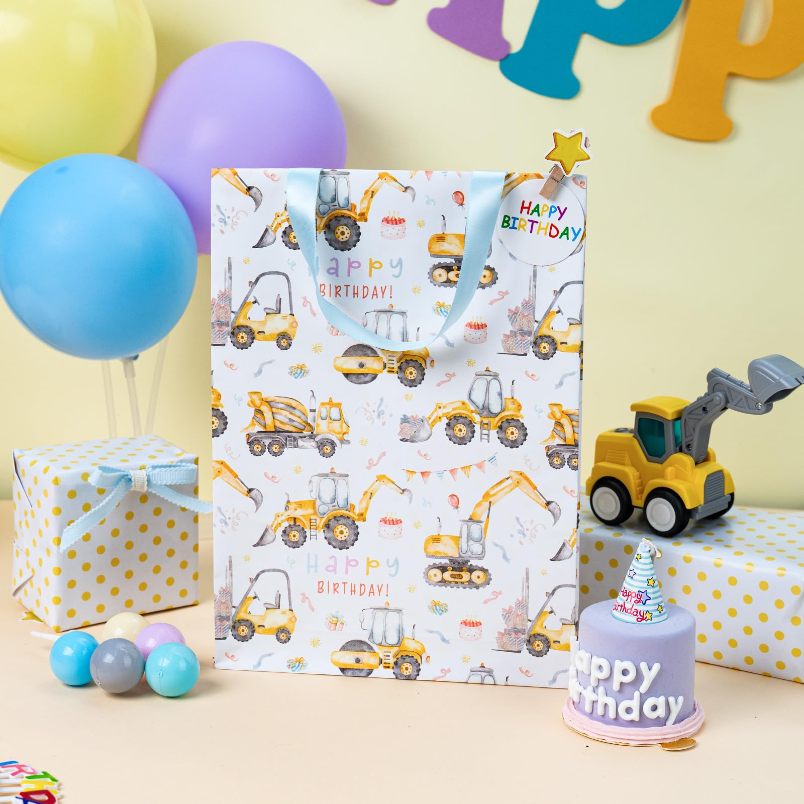Merture escena de fiesta infantil con regalo envuelto, presentación festiva