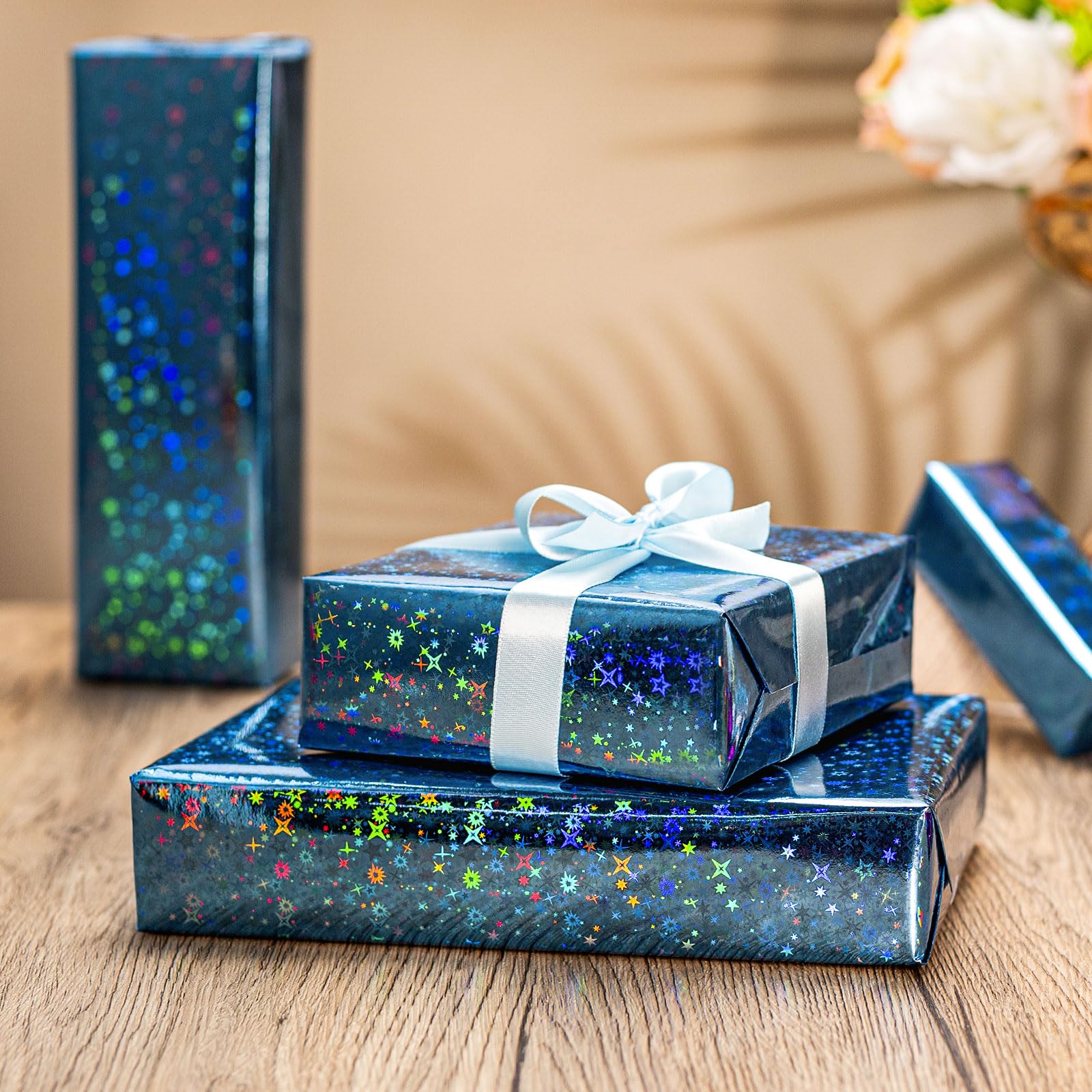 Merture primer plano de textura holográfica que realza el regalo