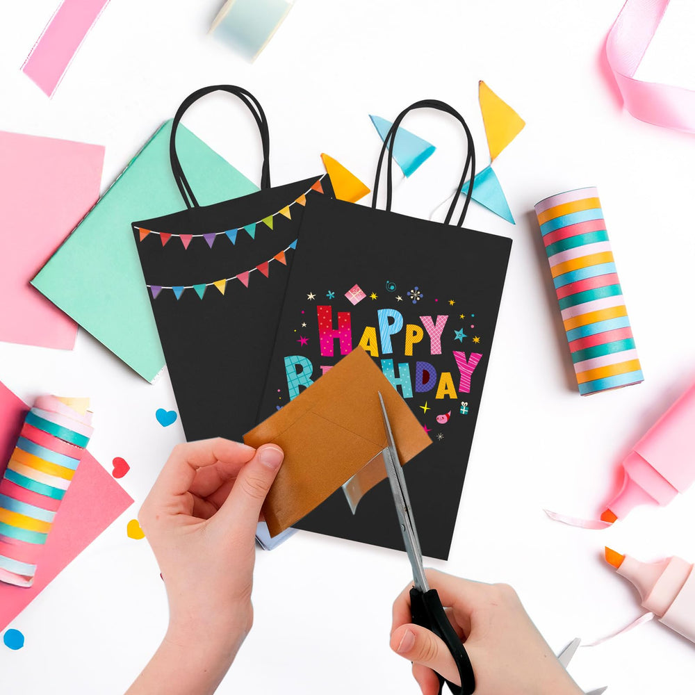 MESHA bolsa en uso con regalo pequeño mostrando presentación cuidada
