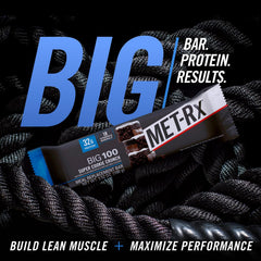 MET-Rx barrita junto a pesas ideal como snack post entreno rápido