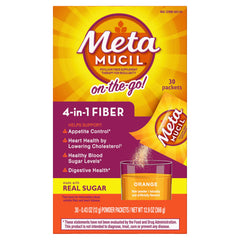 Persona en oficina usando Metamucil insinuando energía y estilo de vida activo