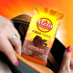 Barrita Metamucil junto a taza de café para un desayuno cómodo y nutritivo
