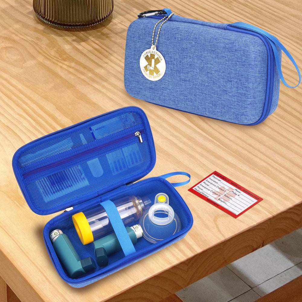 MGZNMTY estuche junto a manos para comparar tamaño, ideal para viajes