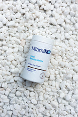 MiamiMD producto en una rutina de mañana transmitiendo conveniencia diaria