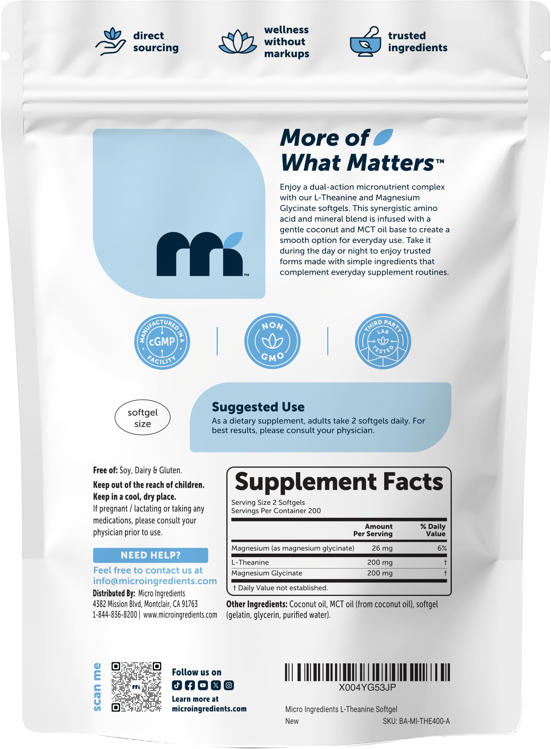 Micro Ingredients persona sosteniendo softgel junto a frasco en uso diario