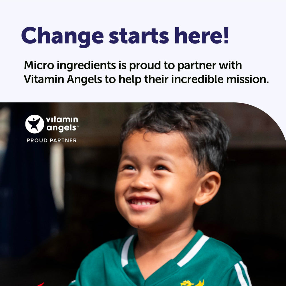 Micro Ingredients persona mezclando polvo en vaso para consumo rápido