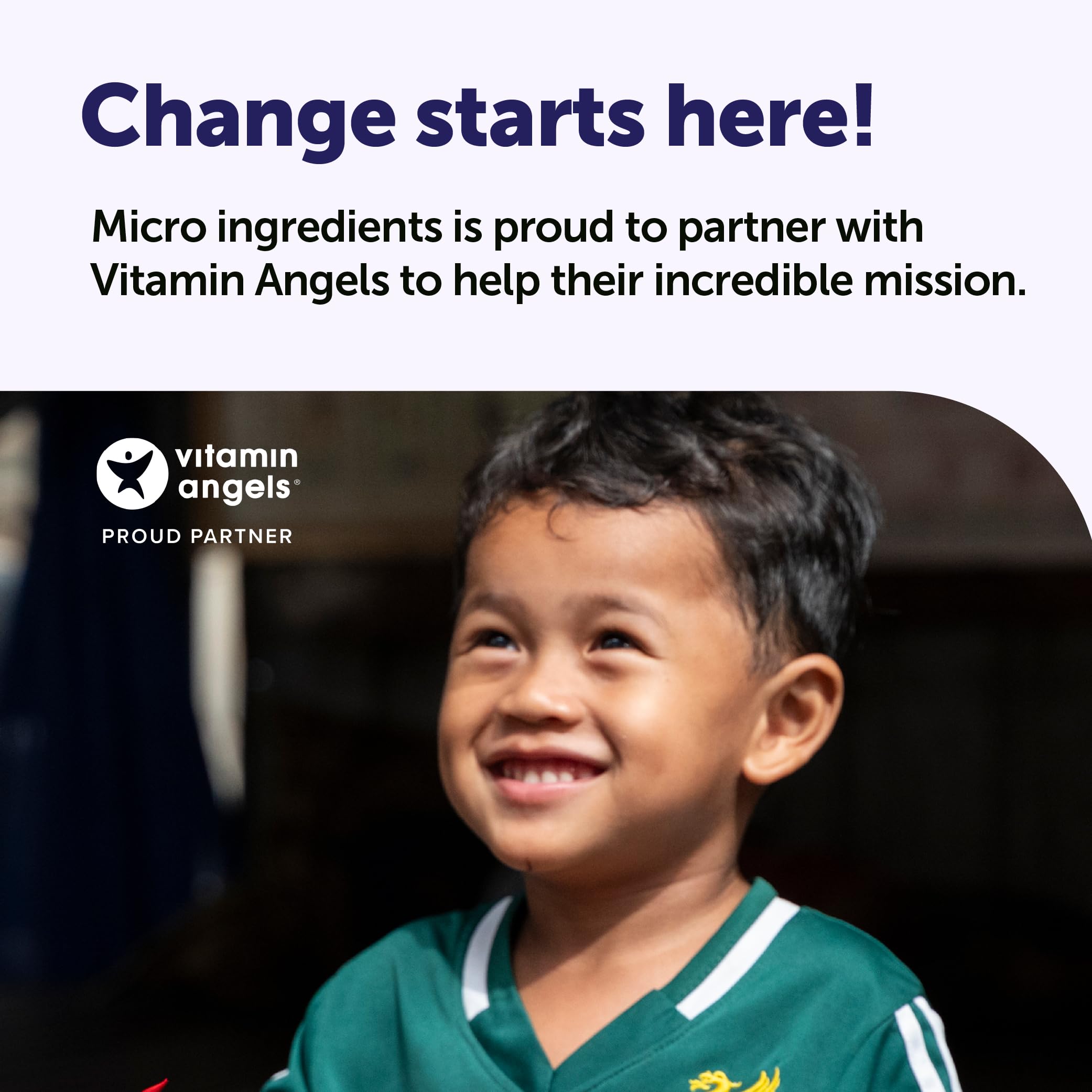 Micro Ingredients tableta junto a moneda para comparar tamaño y dosificación