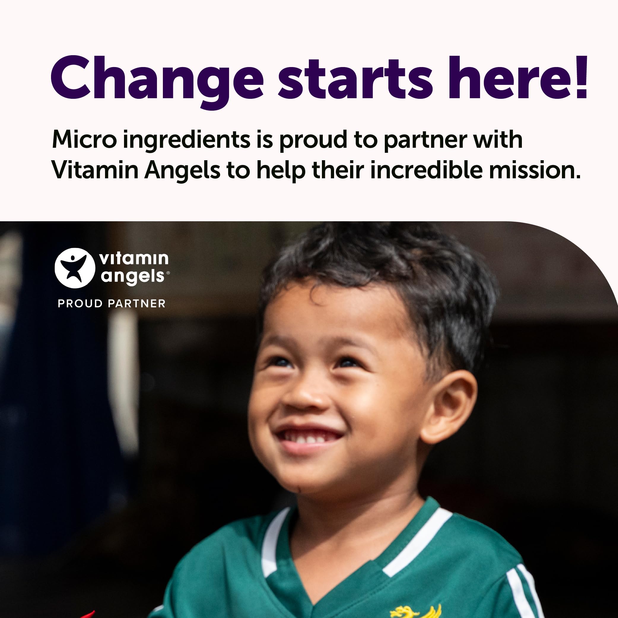 Micro Ingredients frasco en una mesa con alimentos, muestra integración en rutina diaria
