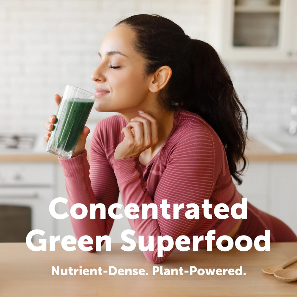 Micro Ingredients cucharada de spirulina mostrando la porción exacta y control de dosis