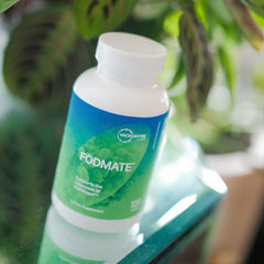 Microbiome Labs FODMATE junto a platos altos en FODMAP para uso puntual