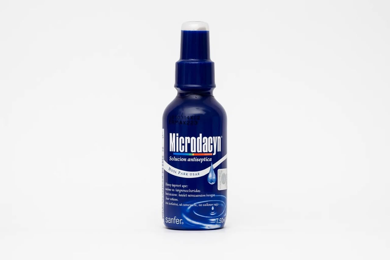 Microdacyn frasco frontal 120 ml mostrando etiqueta y facilidad de uso