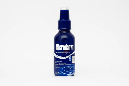 Microdacyn frasco frontal 120 ml mostrando etiqueta y facilidad de uso