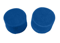 Mighty Plugs en mano para comparar tamaño y facilidad de moldeado