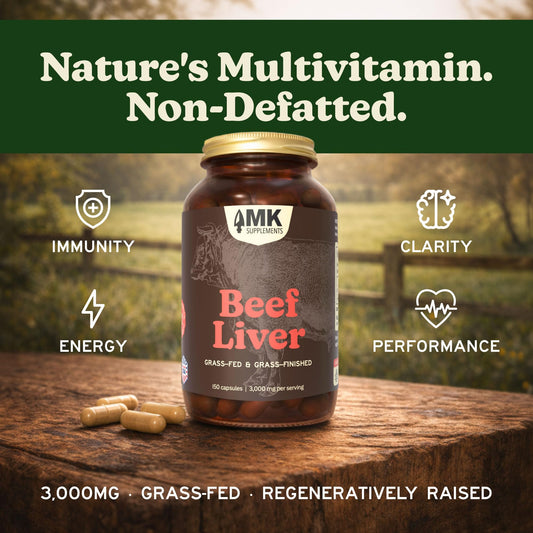 MK Supplements cápsulas en mano para dosificación sencilla y práctica
