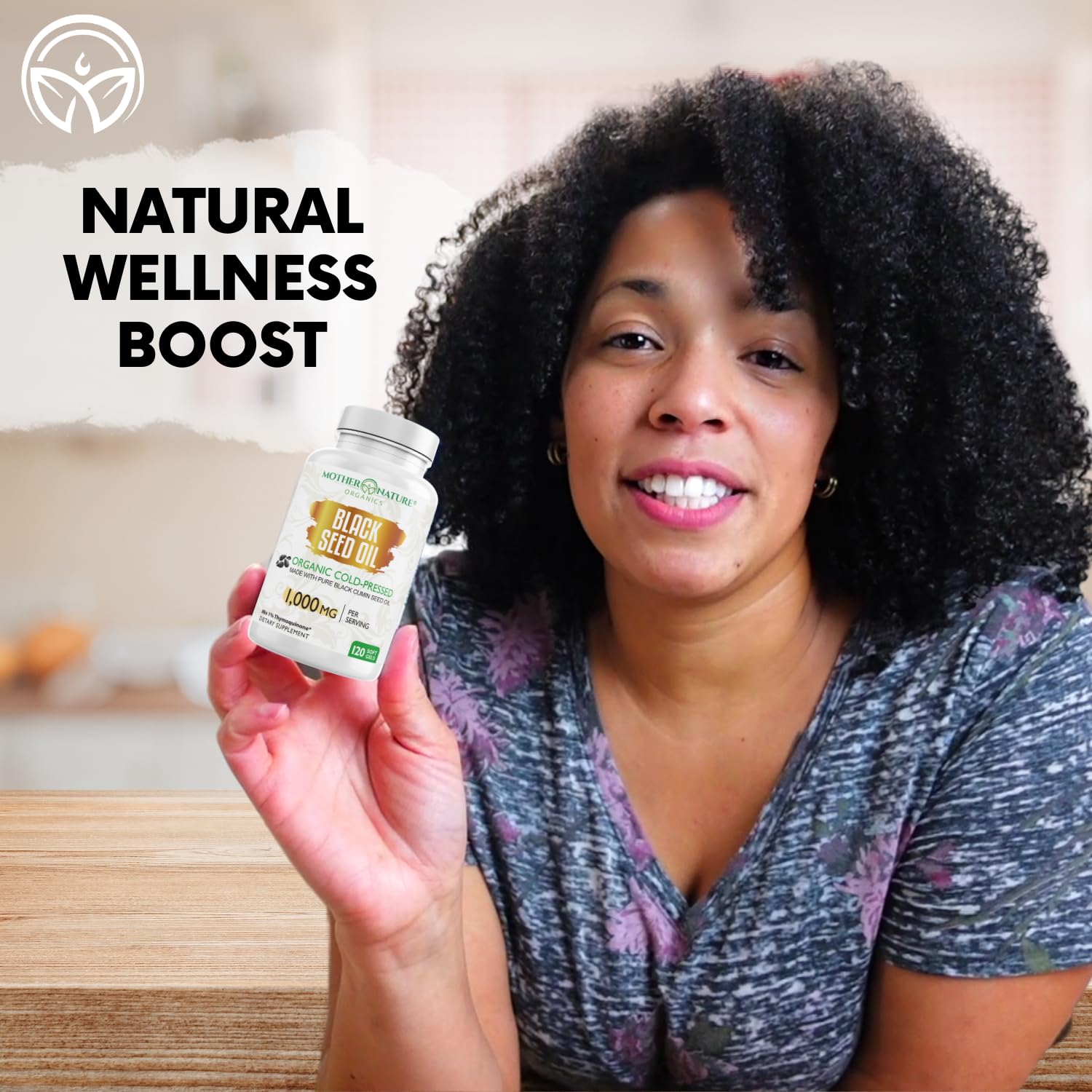 Escena matutina con MNO Black Seed Oil junto a vaso de agua, integración en rutina diaria
