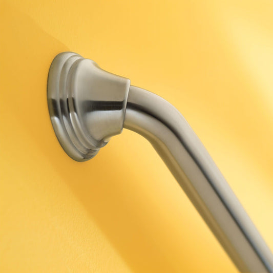 Moen detalle del acabado brushed nickel que resalta durabilidad y estética