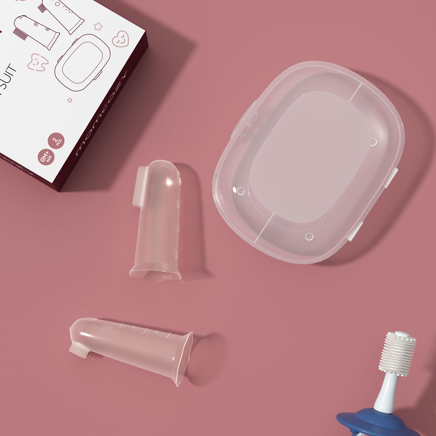 Momcozy detalle del cabezal redondo diseñado para limpiar manchas y puntos difíciles