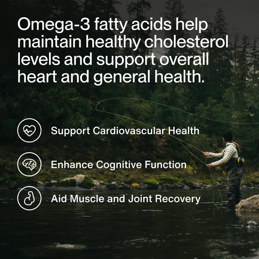 Capsulas Momentous Omega-3 en mano mostrando facilidad de consumo