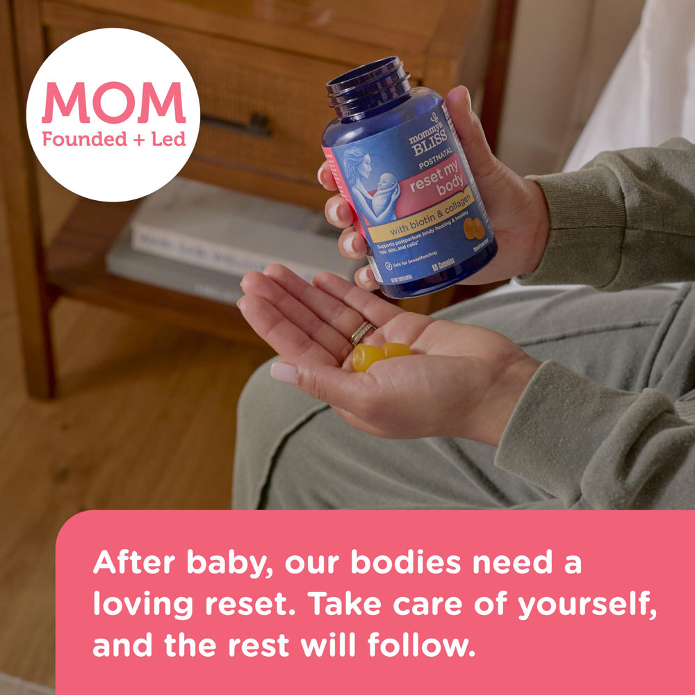 Frasco abierto de Mommy's Bliss con gominolas visibles y acceso fácil diario
