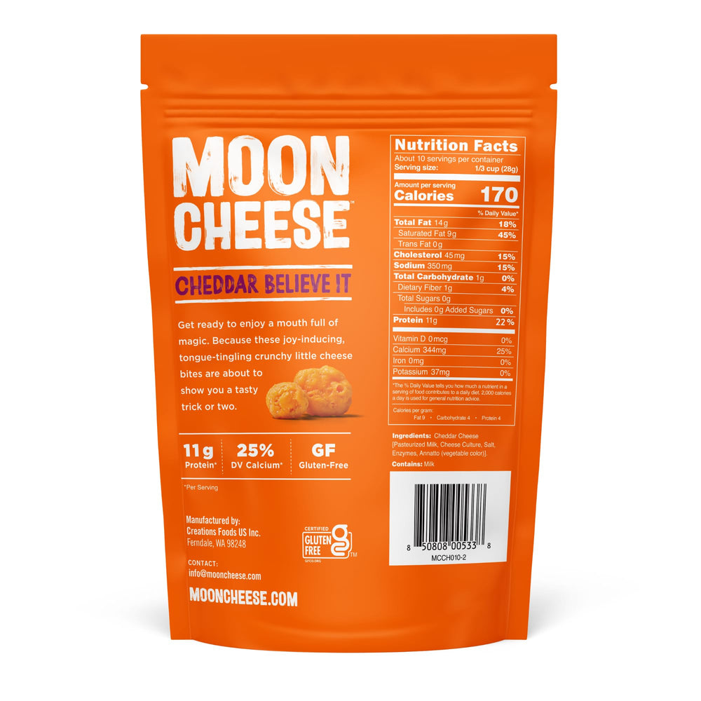 Moon Cheese bocado en primer plano destaca proteína y crocancia