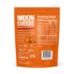 Moon Cheese en tabla de aperitivos con frutas, beneficio complemento gourmet