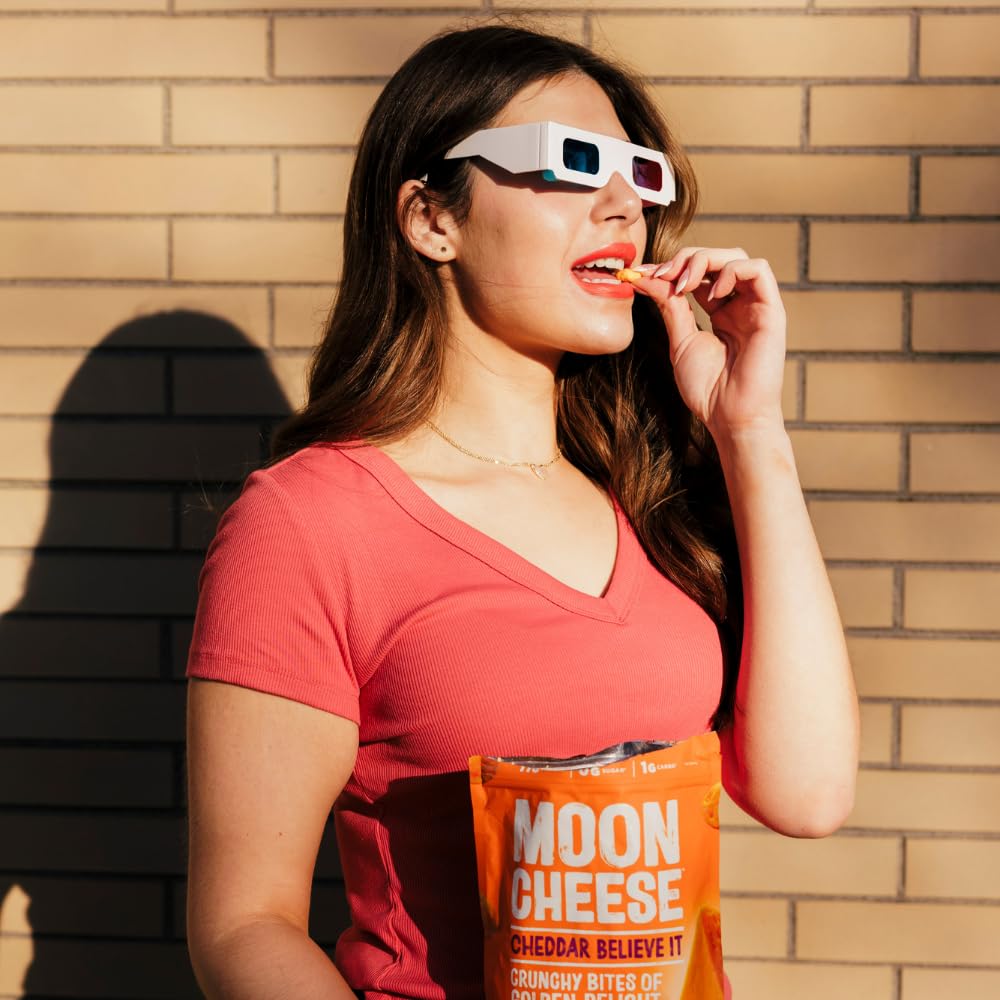 Moon Cheese etiqueta nutricional muestra proteína y calcio claros