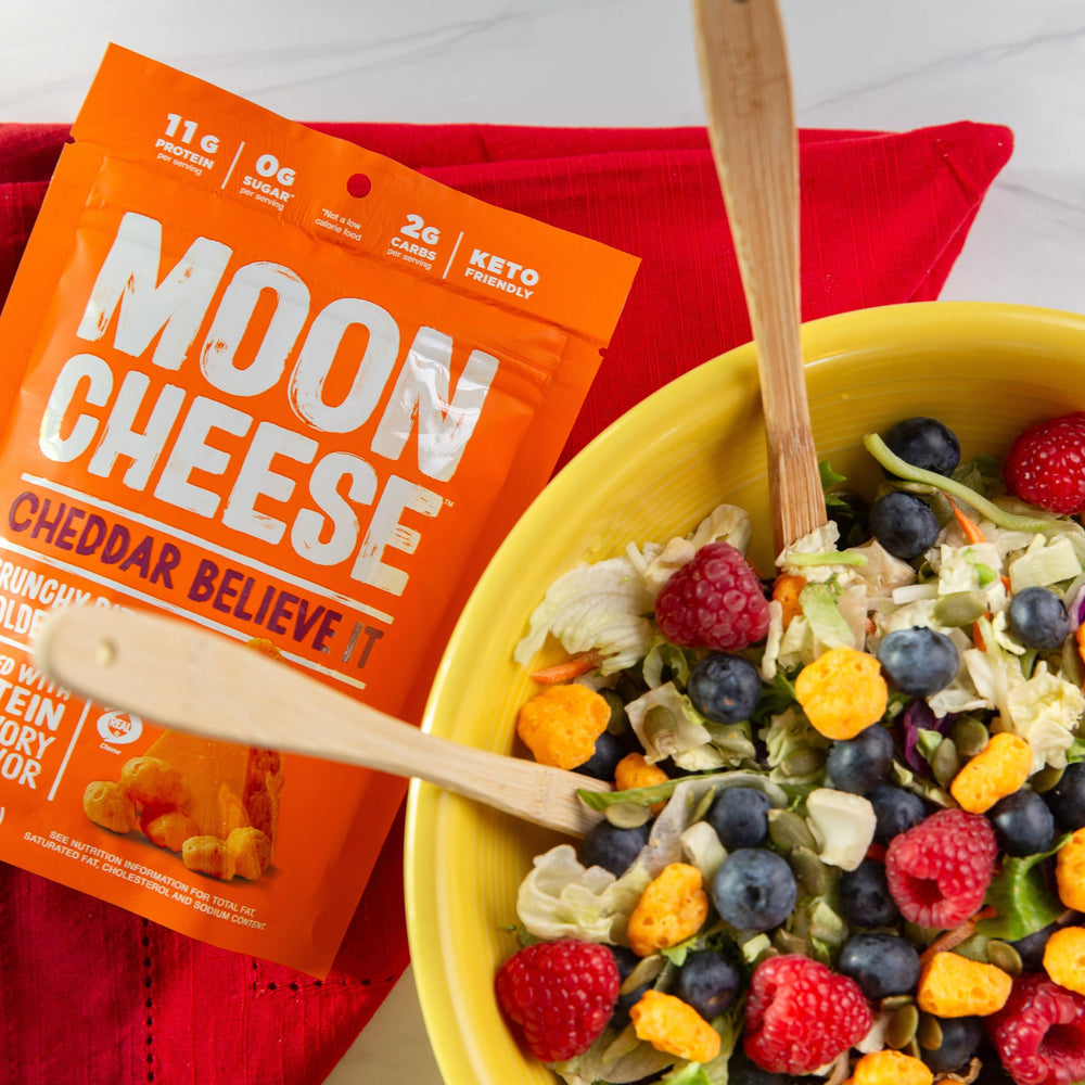 Moon Cheese niño comiendo en merienda escolar, beneficio opción nutritiva