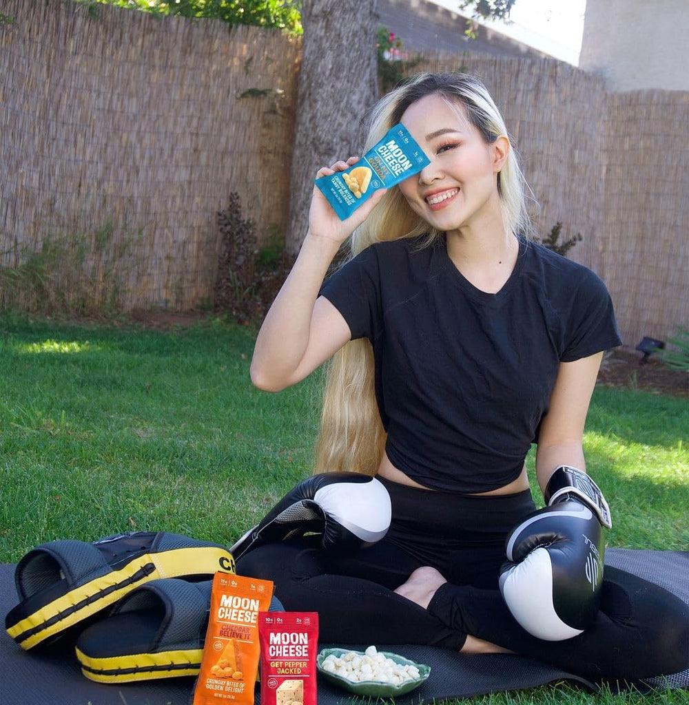 Moon Cheese tamaño comparado con moneda, muestra porción real