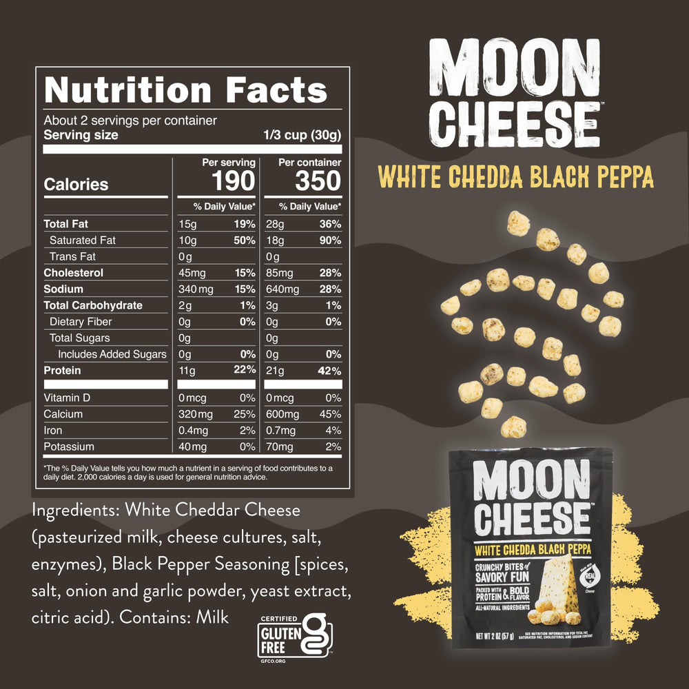 Moon Cheese comparación de tamaño al lado de una mano para referencia