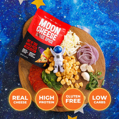 Moon Cheese bolsas abiertas con bocados crujientes y listos para comer