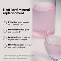 Cucharita con Mini Dew Moon Juice lista para dosificar y facilitar hidratación instantánea