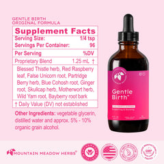 Mountain Meadow Herbs botella en mano para comparar tamaño y fácil manejo