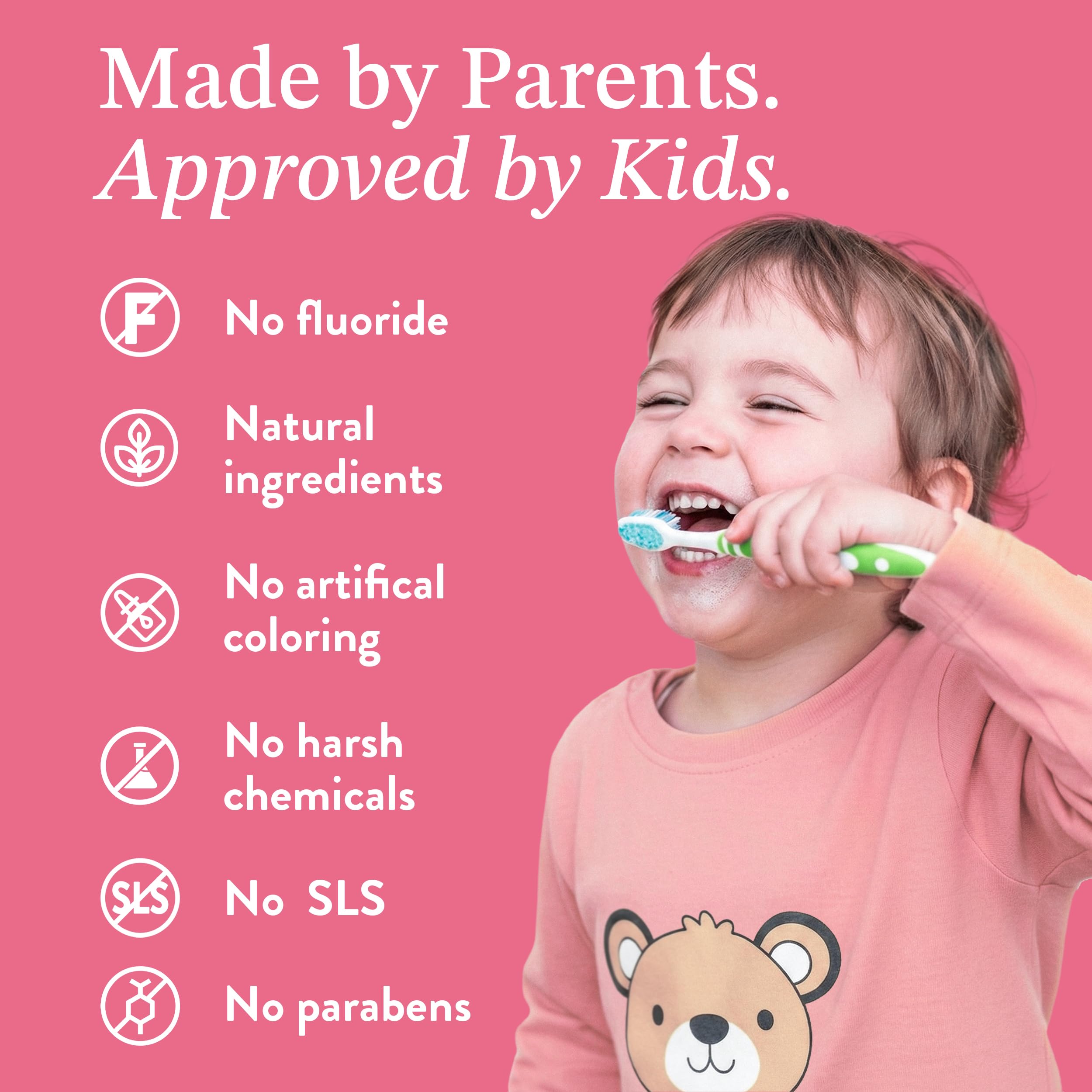 Mouthology niño cepillando dientes con pasta sandía fomenta hábito diario