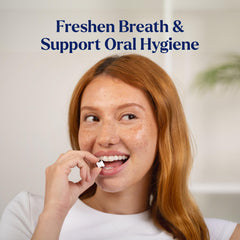 Persona usando Movemints entre alineador y dientes para mejor ajuste