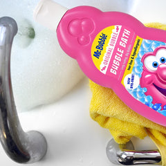 Baño familiar: niños disfrutando burbujas Mr. Bubble para horas de juego seguro