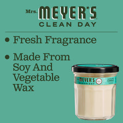 MRS. MEYER'S vela albahaca junto a objeto para comparar tamaño y escala práctica